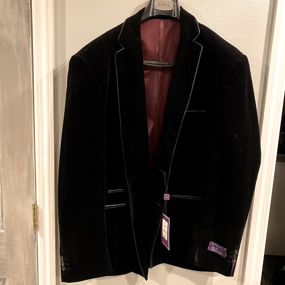 Black Velvet Vinci Men’s Blazer size S (NWT).